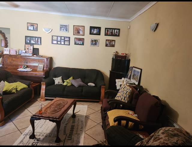 7 BEDROOM HOUSE FOR SALE IN OOS EINDE